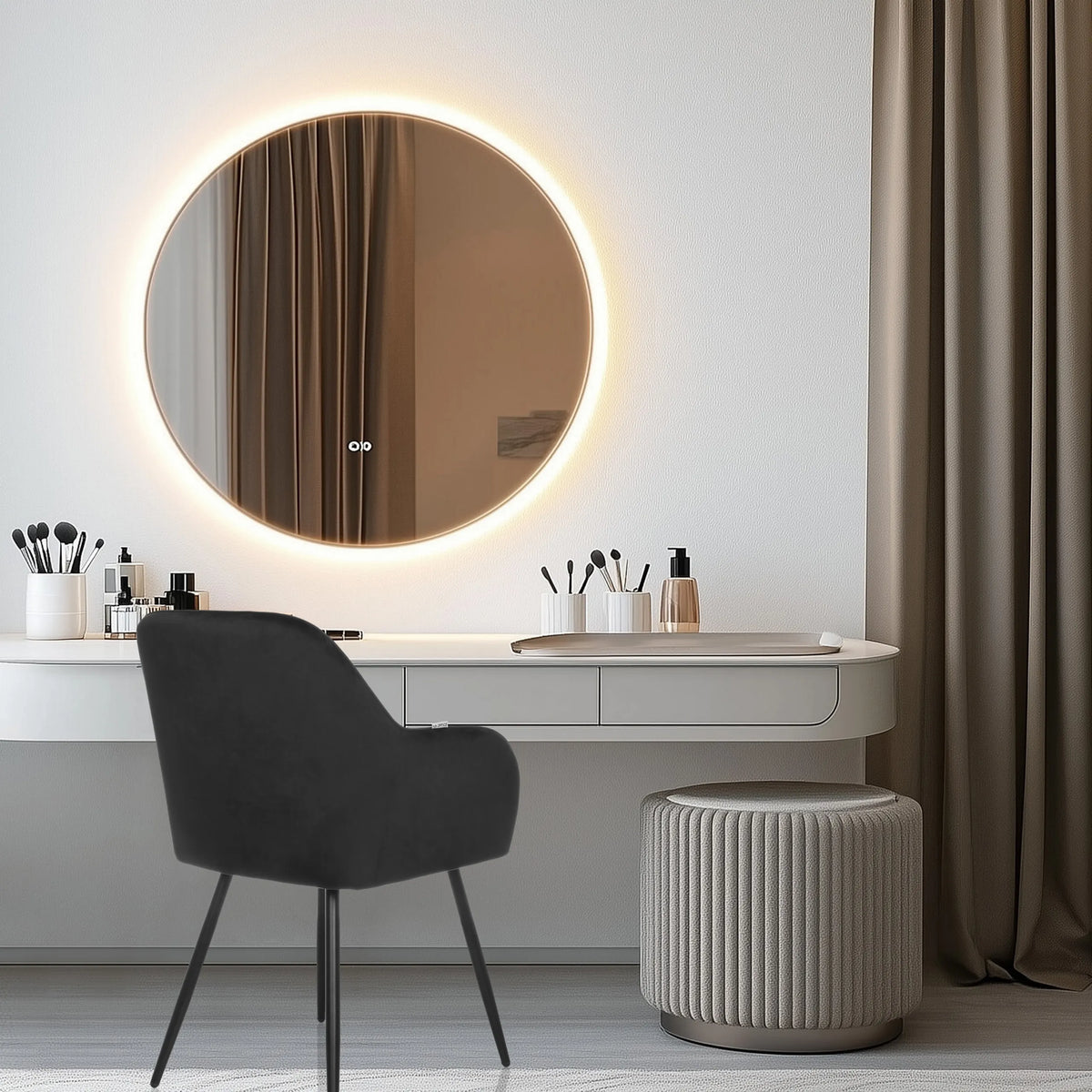 Sedia per sala da pranzo nera CHARVELLE davanti a un tavolo da trucco bianco con specchio rotondo e uno sgabello di hjh LIVING