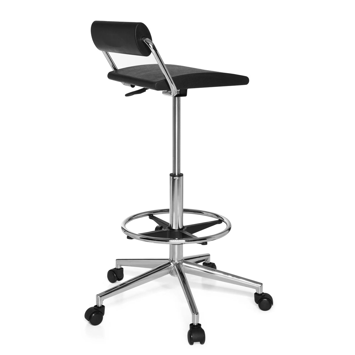 Sgabello girevole nero TOP WORK 28 con poggiapiedi e base a cinque ruote di hjh OFFICE – vista a 360° (vista posteriore a tre quarti 120°)
