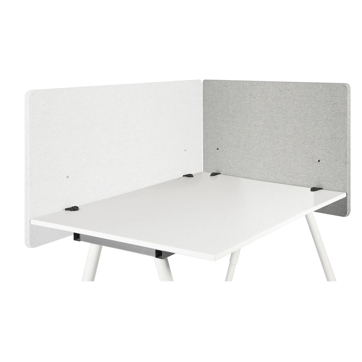 Divisori per scrivania FLEXMIUT D SIDE in grigio chiaro su un piano del tavolo bianco di hjh OFFICE