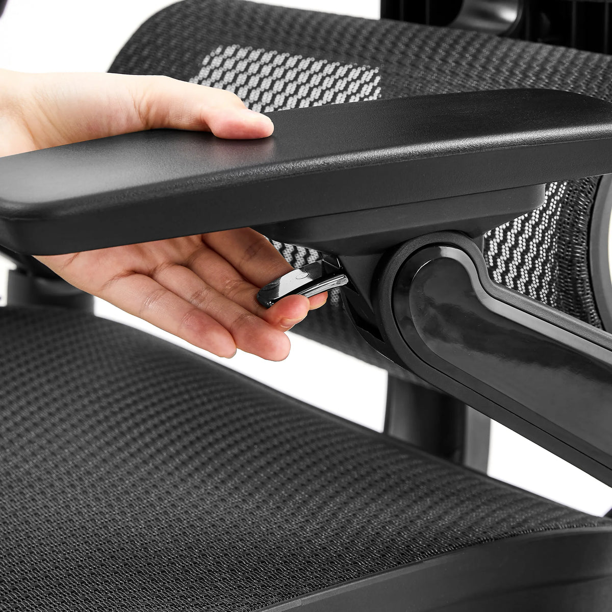 Bracciolo regolabile della sedia da ufficio professionale Ergo U2 Pro3 con leva per la regolazione dell'altezza di hjh OFFICE