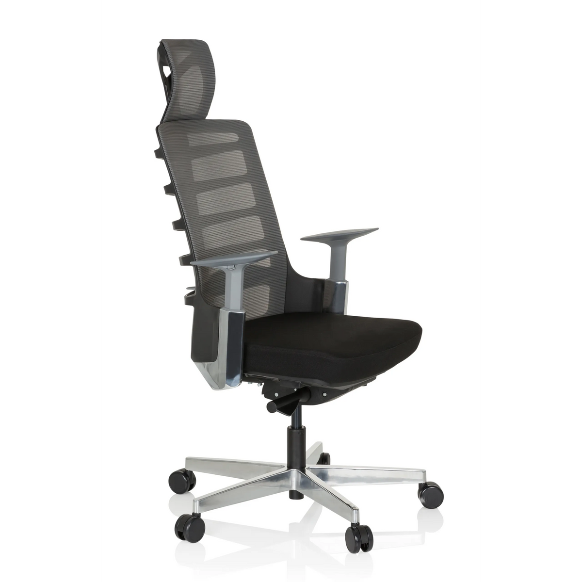 High-end Sedia da ufficio SKARIF nero-grigia con schienale in rete e base a cinque ruote di hjh OFFICE – vista a 360° (vista frontale a tre quarti 60°)