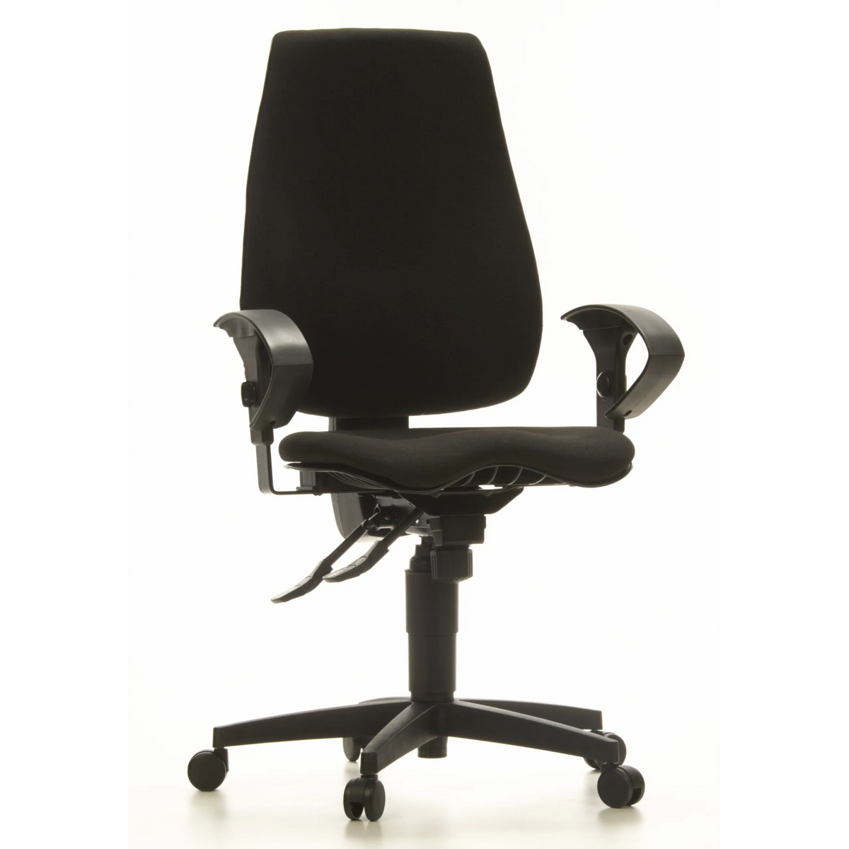 Sedia da ufficio professionale SYDNEY PRO nera con braccioli e base a cinque ruote di Topstar – vista a 360° (vista frontale 20°)