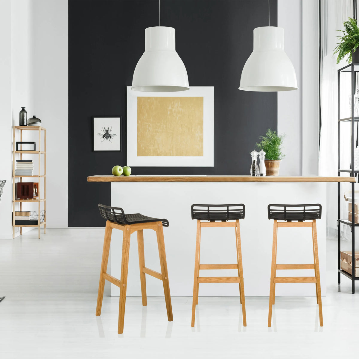 Tre sgabelli da bar LONSO W con struttura in rovere e sedute nere di hjh OFFICE