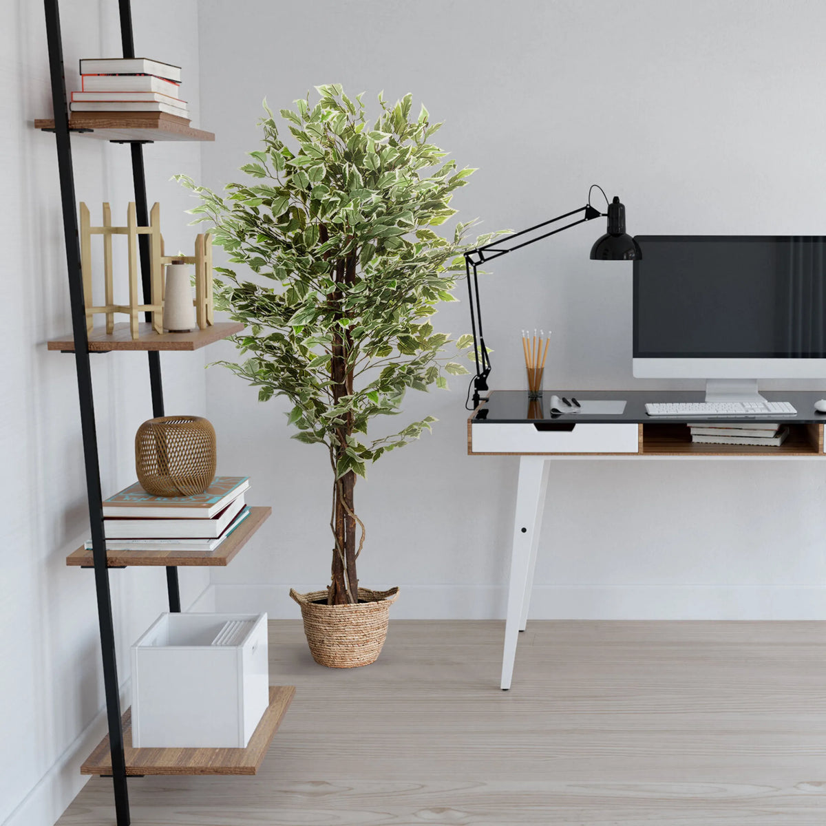 Pianta artificiale FICUS in verde con un cesto intrecciato come vaso di hjh OFFICE