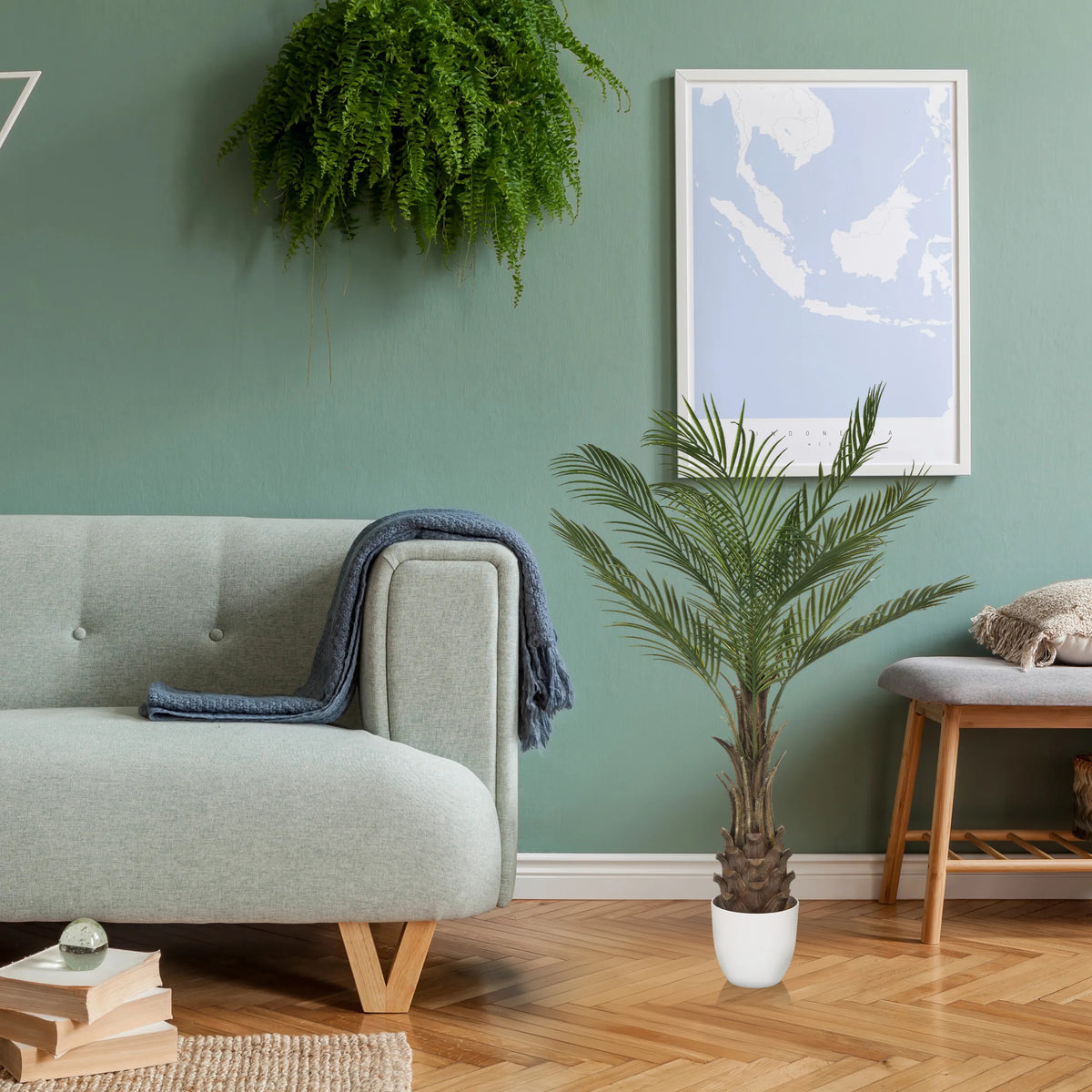 Pianta artificiale verde DRACAENA in un vaso bianco su pavimento in legno di hjh OFFICE