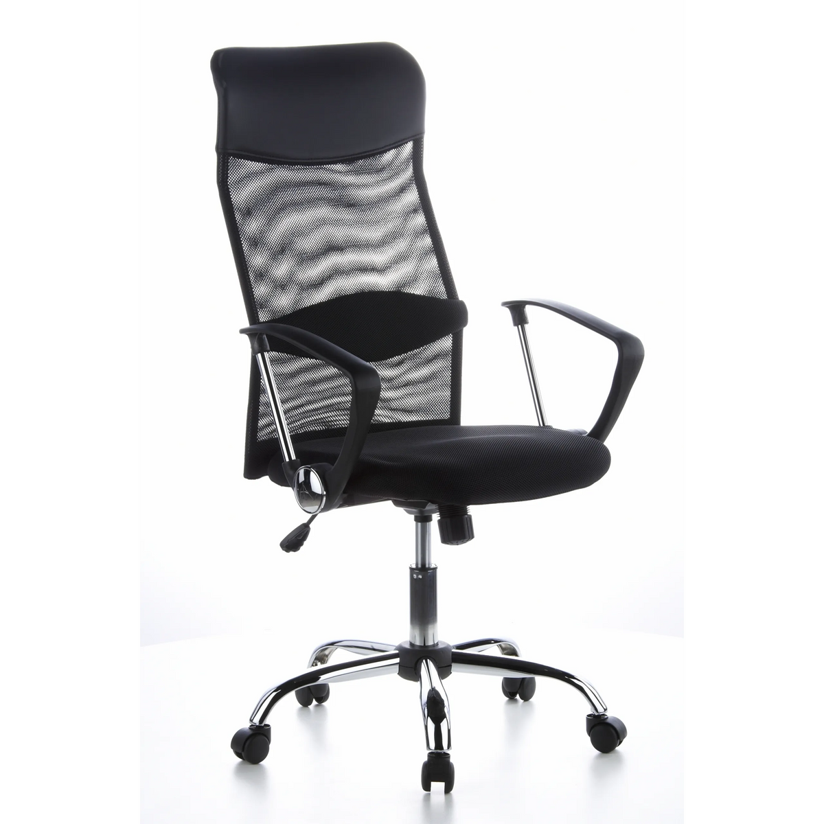 Poltrona Home Office ARIA HIGH nera con schienale in rete e base a cinque ruote di hjh OFFICE – vista a 360° (vista frontale a tre quarti 40°)
