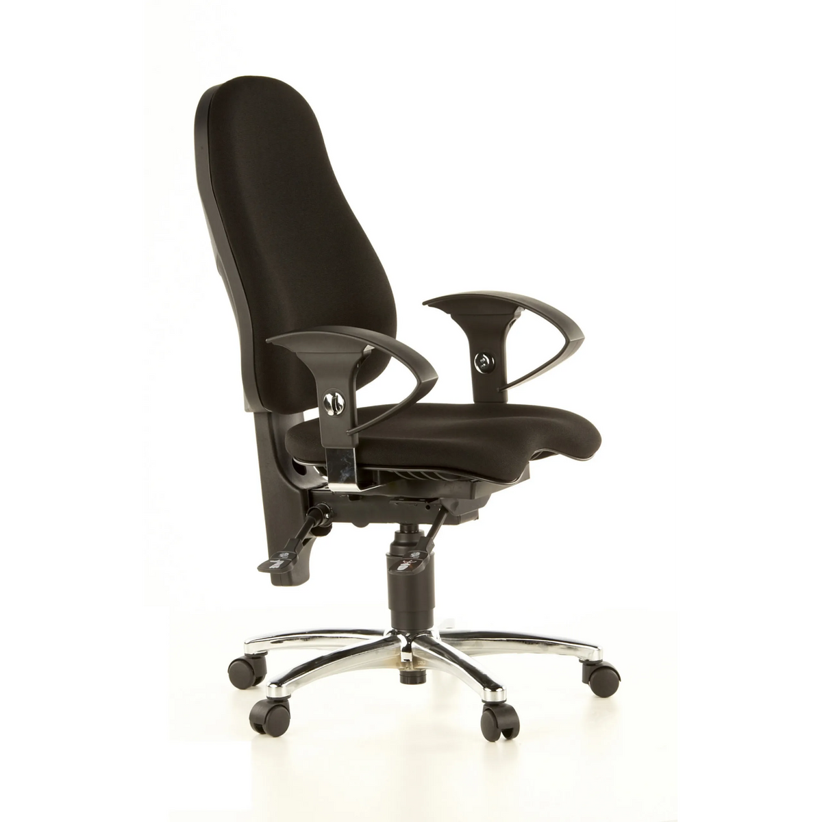Sedia da ufficio professionale SITNESS 10 nera con braccioli e base a cinque ruote di Topstar – vista a 360° (vista frontale a tre quarti 60°)