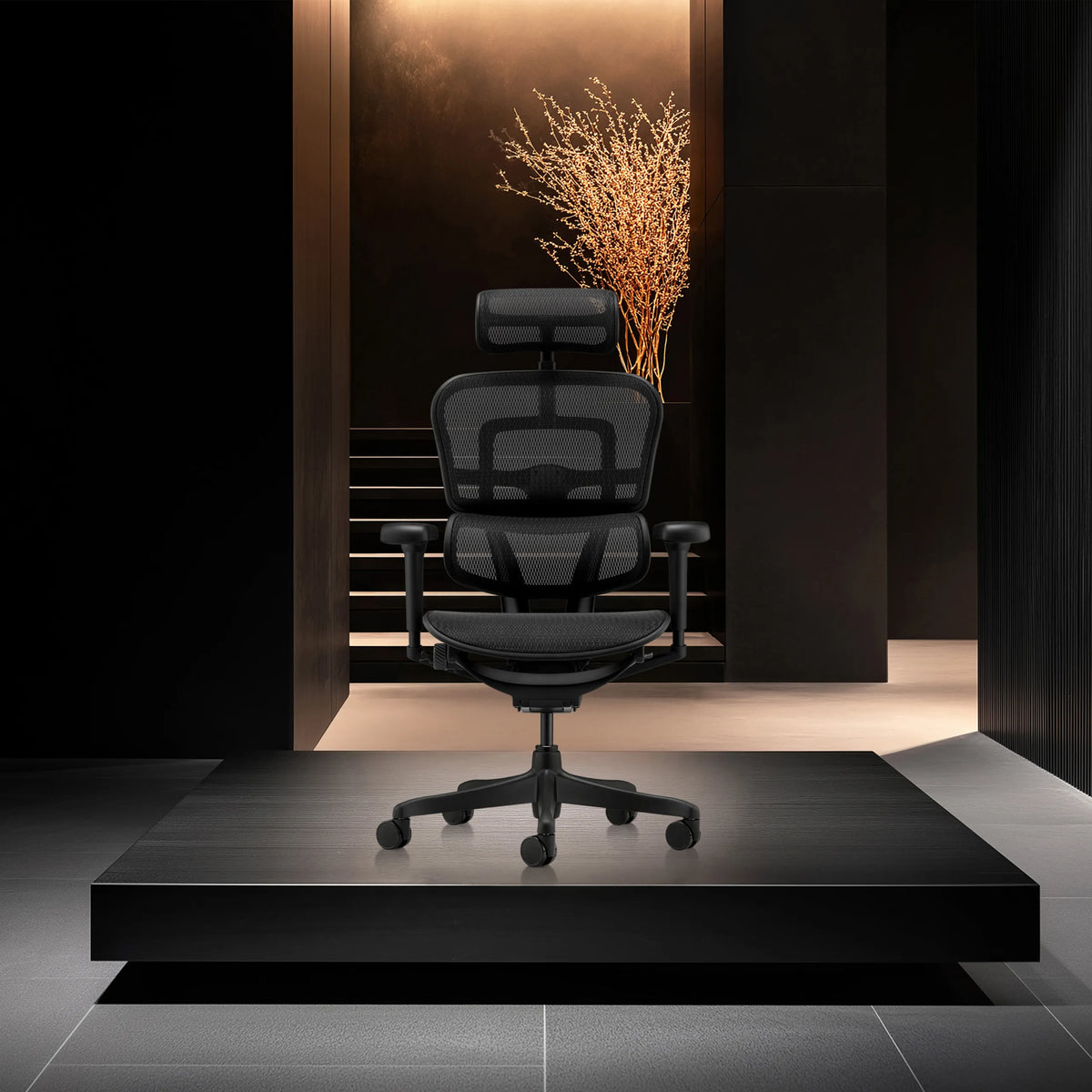 Poltrona di lusso ERGOHUMAN SIGNATURE GEN2 nera con schienale in rete e poggiatesta su un piedistallo di hjh OFFICE
