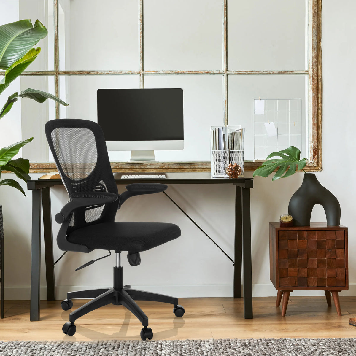 Sedia Home Office BELIO nera con schienale in rete e rotelle di hjh OFFICE
