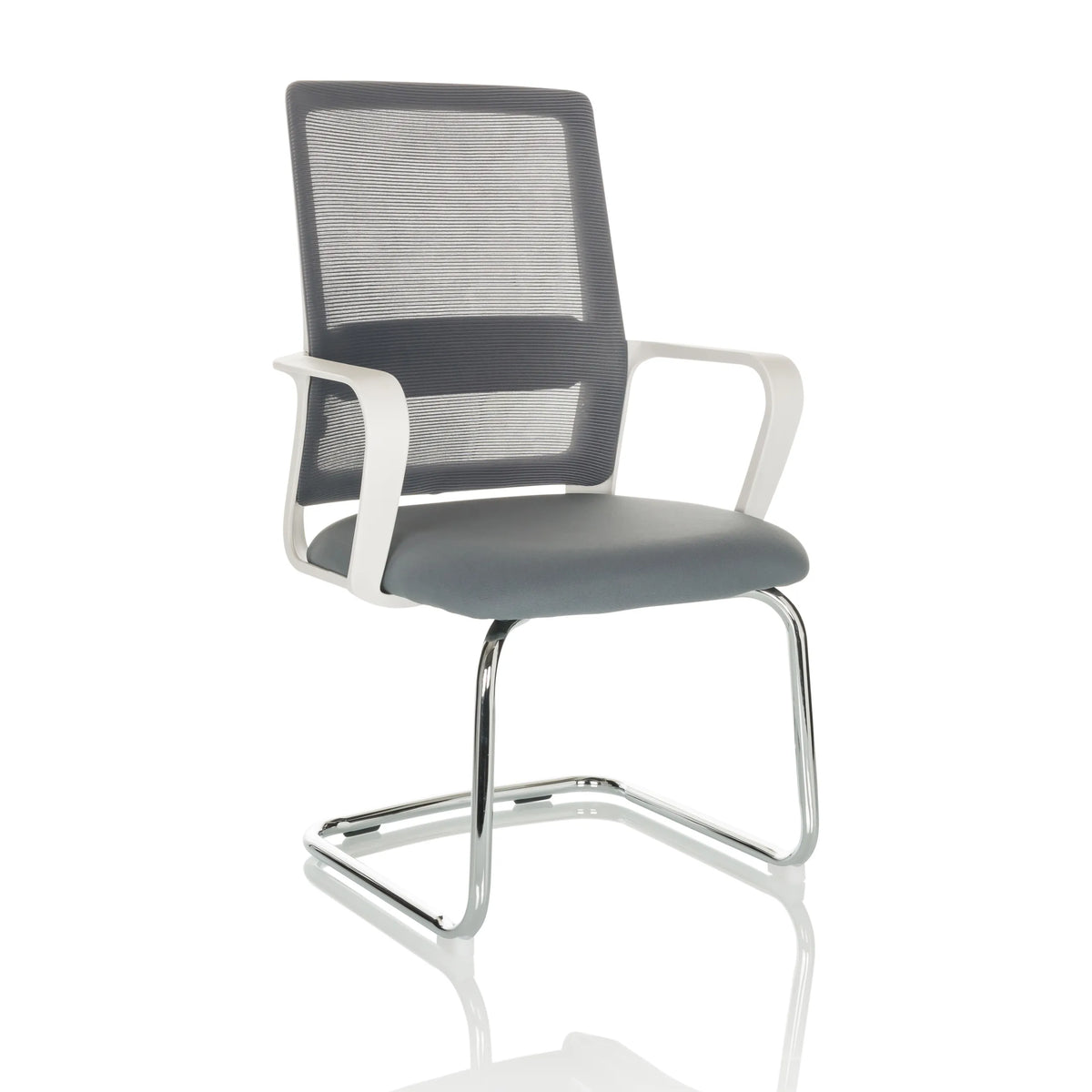 Sedia a sbalzo VISITER W grigia con schienale in rete, braccioli e struttura cromata di hjh OFFICE – vista a 360° (vista frontale a tre quarti 30°)