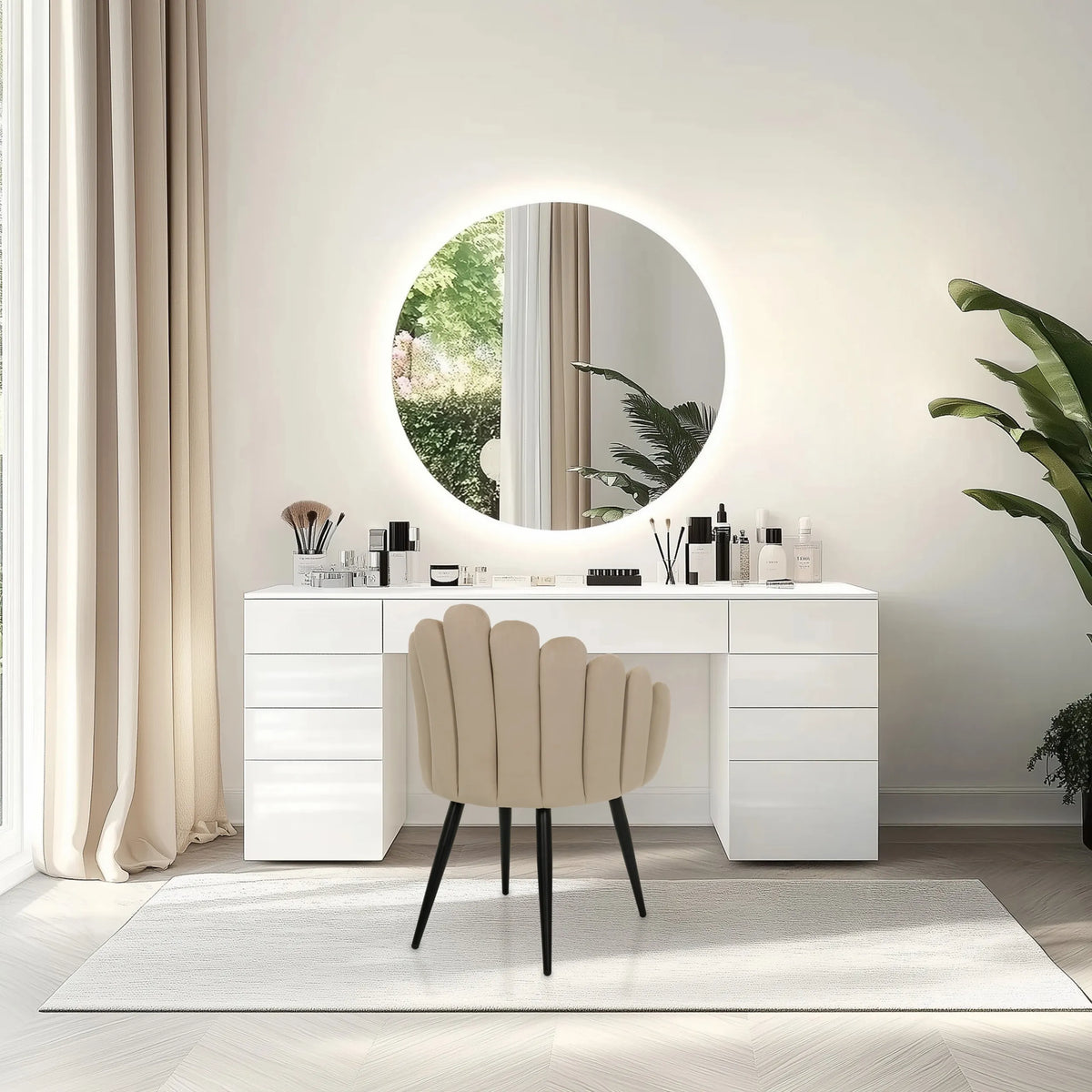 Sedia per sala da pranzo beige SCALLORE con schienale a forma di conchiglia e gambe nere di hjh LIVING
