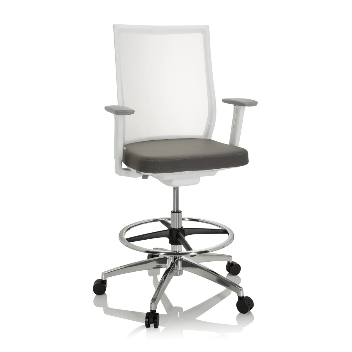Sedia da banco ASPEN WORK W grigia con schienale in rete, poggiapiedi e base a cinque ruote di hjh OFFICE – vista a 360° (vista frontale 20°)