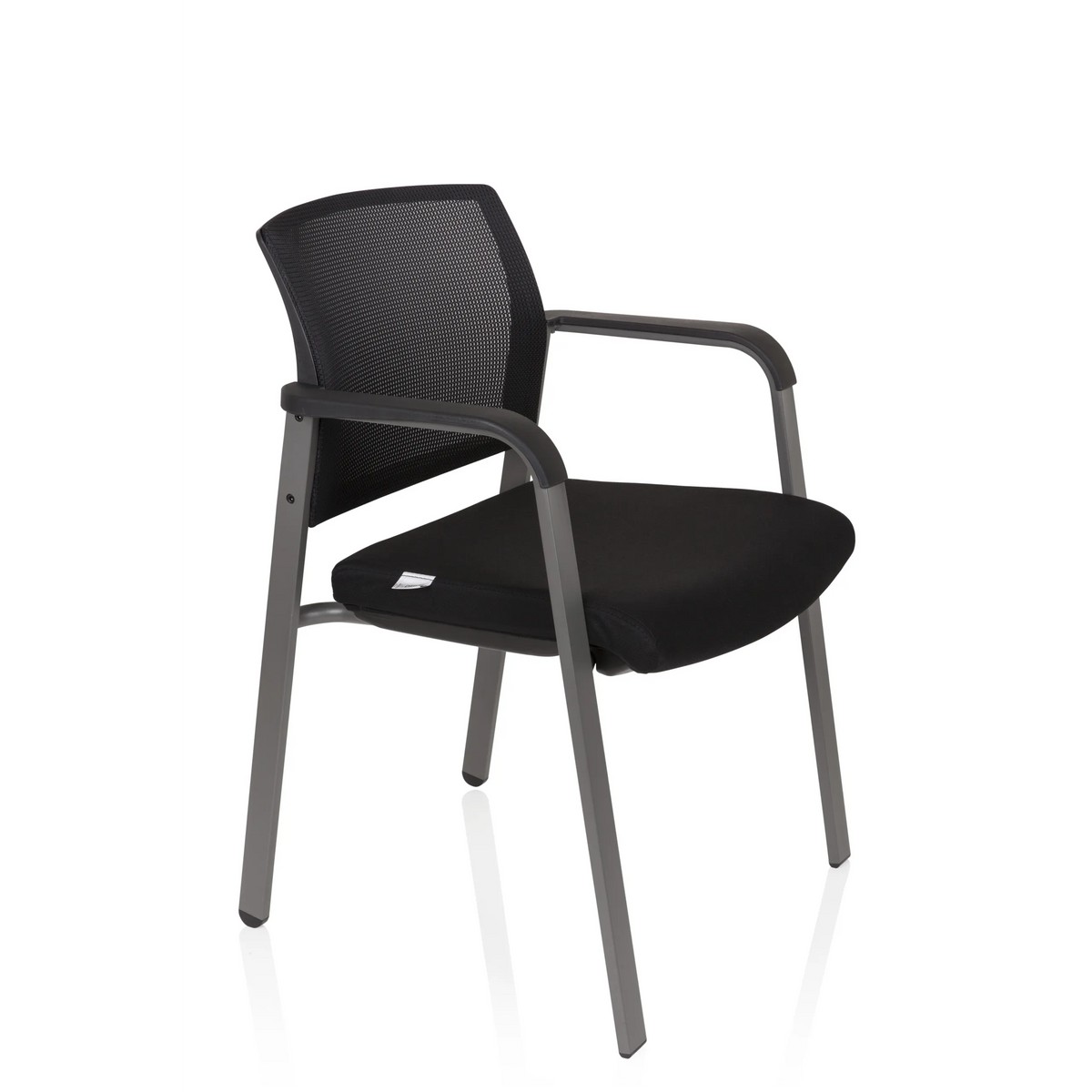 Sedia a quattro gambe MEET nera con schienale in rete e braccioli di hjh OFFICE – vista a 360° (vista frontale a tre quarti 60°)