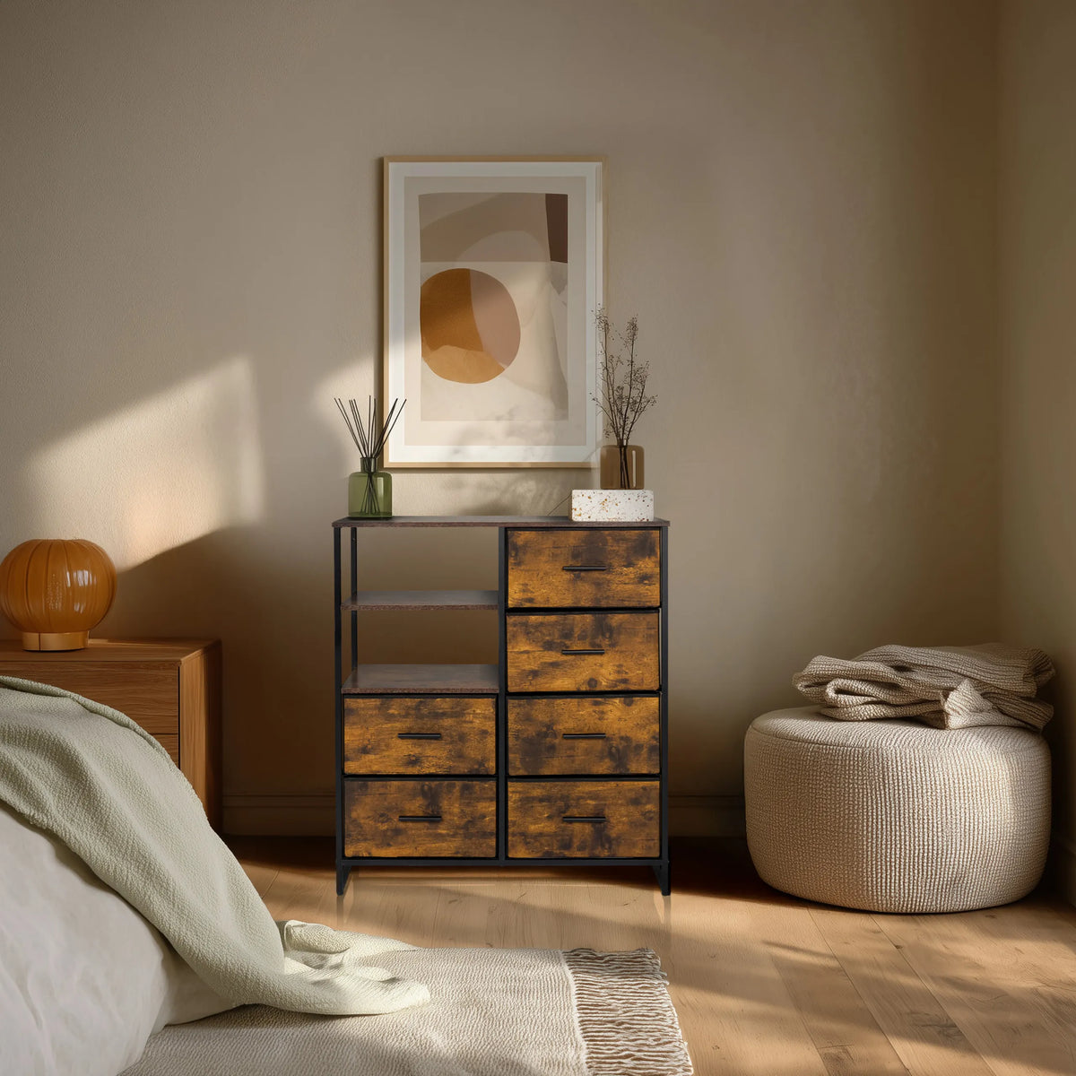 Cassettiera RAGALA in rovere affumicato con struttura in metallo nero e sei cassetti di hjh LIVING