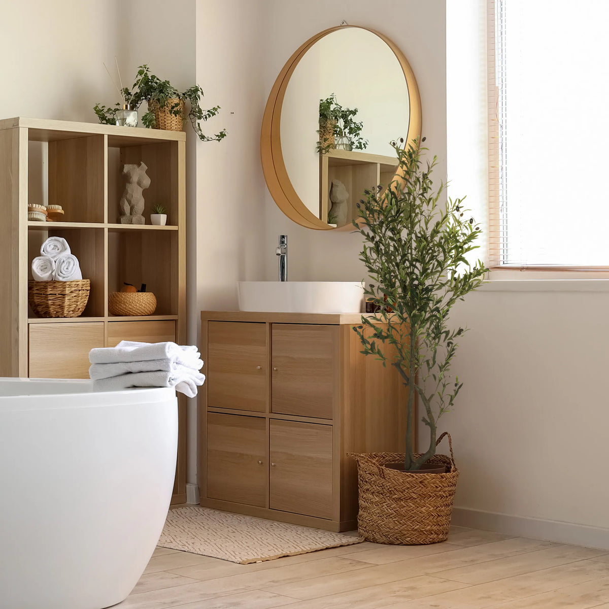 Piante artificiali verdi OLIVE I in un cesto intrecciato nel bagno di hjh OFFICE