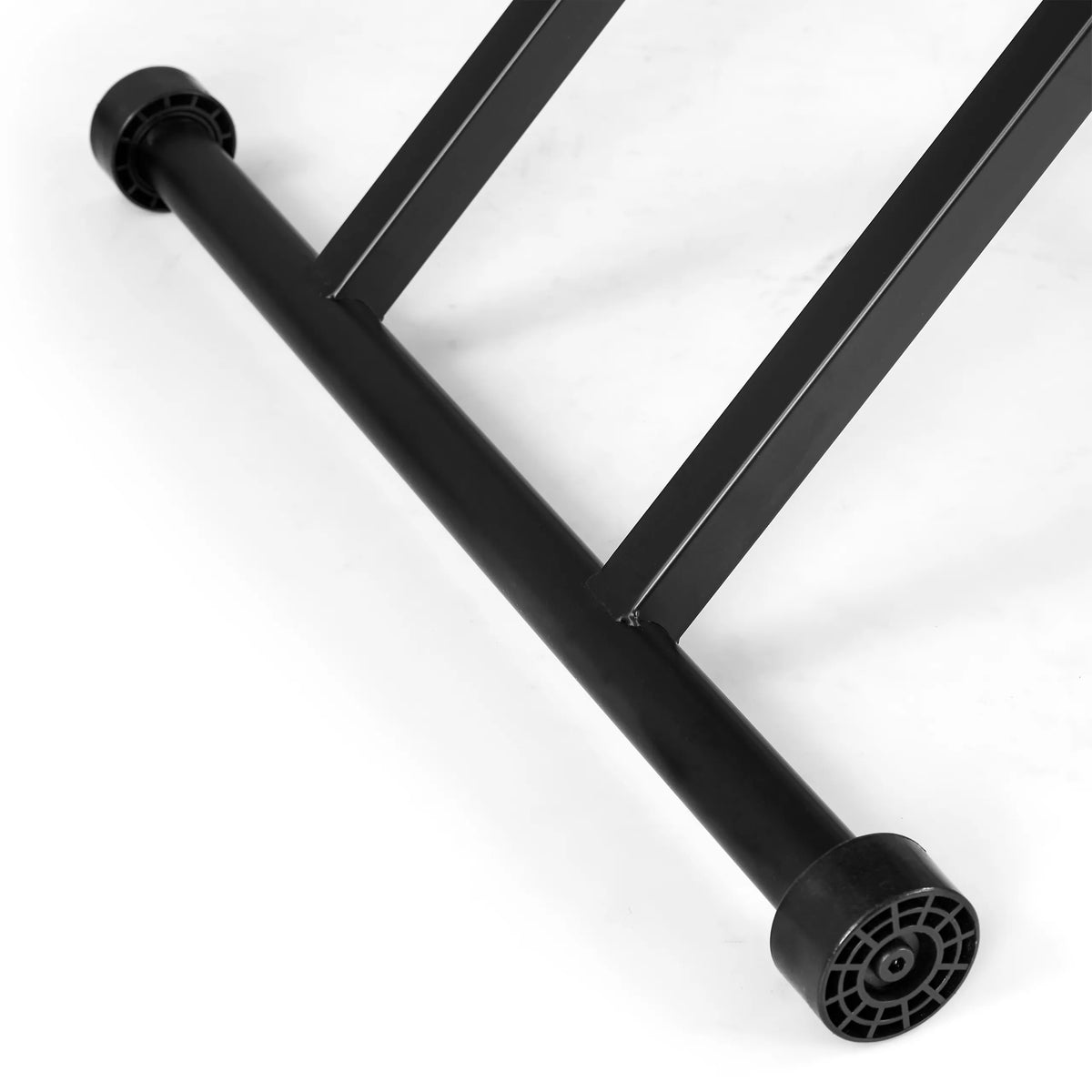 Struttura in metallo nero con piedini in plastica del mobile Worktime Lift di hjh OFFICE