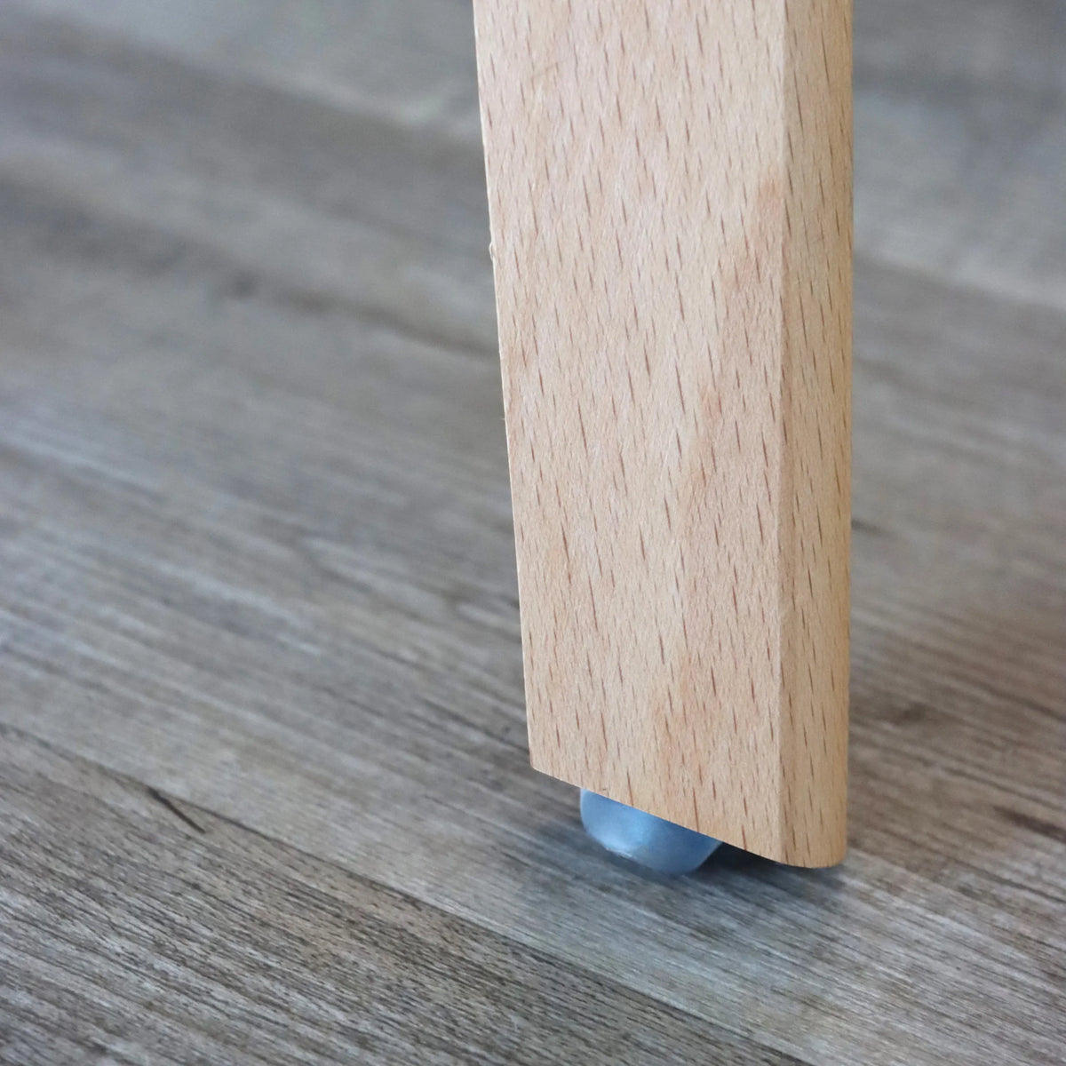 Gamba in legno con feltrino grigio della Sedia imbottita SCANDI TED di hjh LIVING