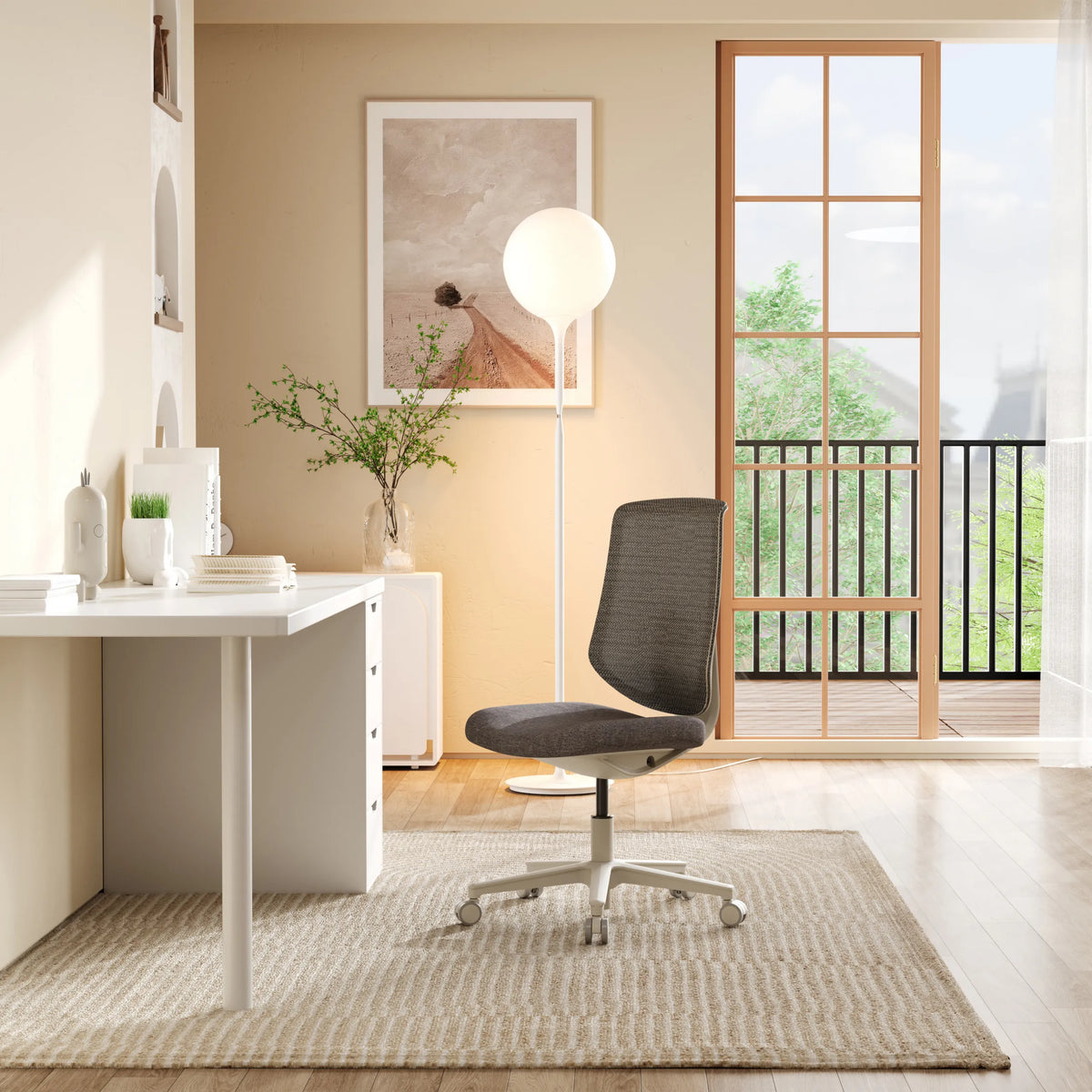 Sedia Home Office Sitflex Lady in grigio con base a rotelle in una stanza luminosa di hjh OFFICE