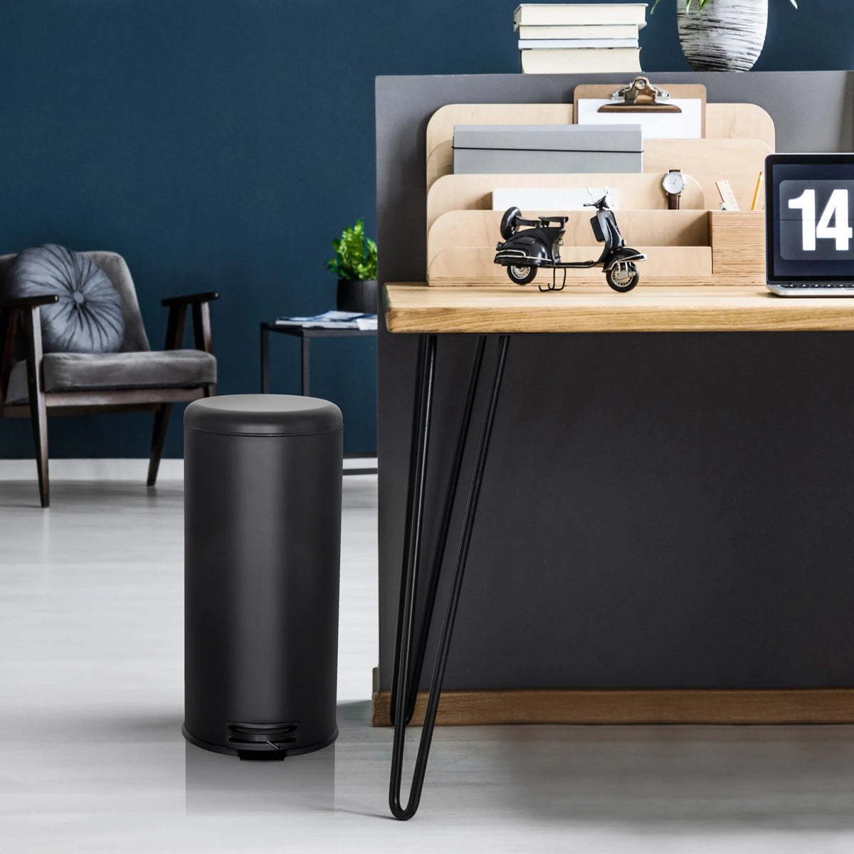 Cestino nero CLEAN STEP con capacità di 30 litri di hjh OFFICE