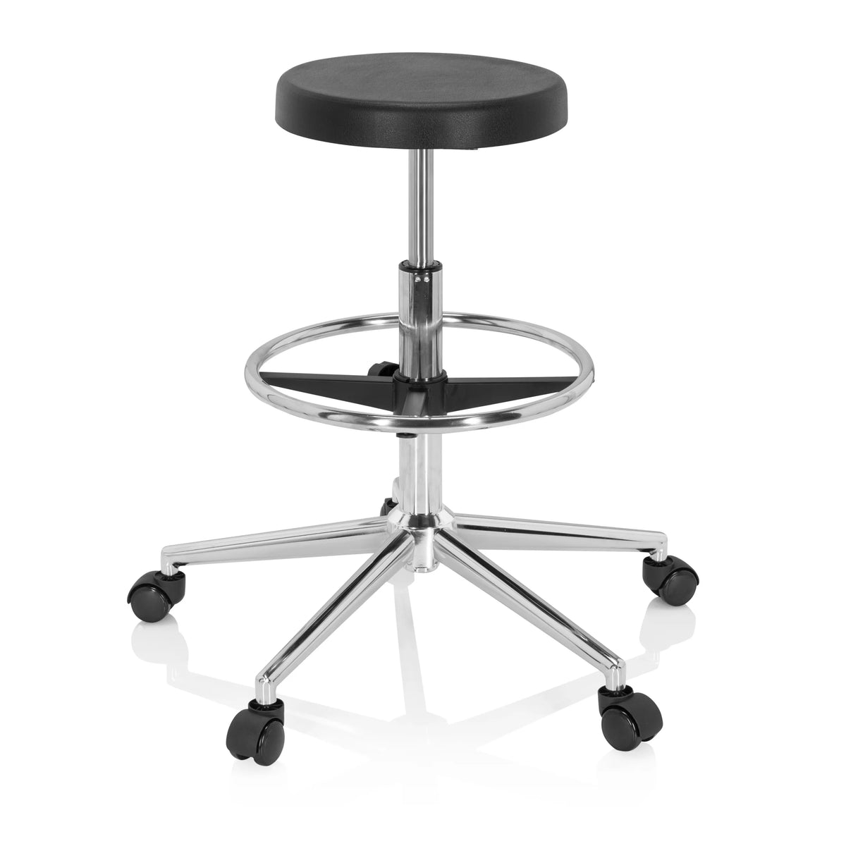 Sgabello girevole nero TOP WORK 14 I con poggiapiedi e base a cinque ruote di hjh OFFICE – vista a 360° (vista frontale a tre quarti 40°)