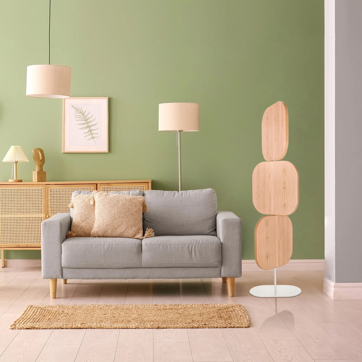 Parete divisoria beige FLEXMIUT W con tre elementi in legno arrotondati su una base bianca di hjh OFFICE