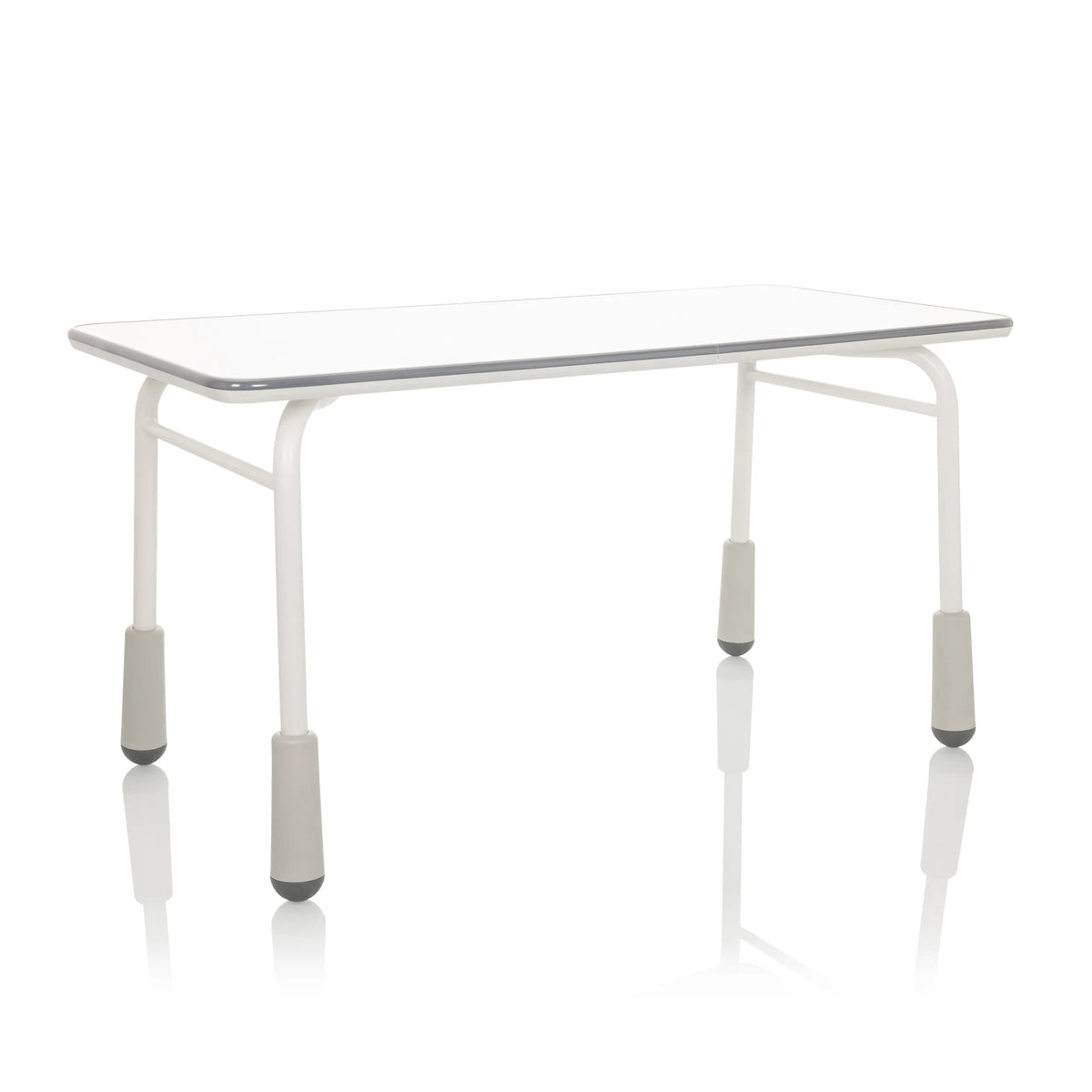 Scrivania per bambini KID GRO T grigio chiaro con struttura bianca e piedini grigi di hjh OFFICE – vista a 360° (vista frontale a tre quarti 30°)