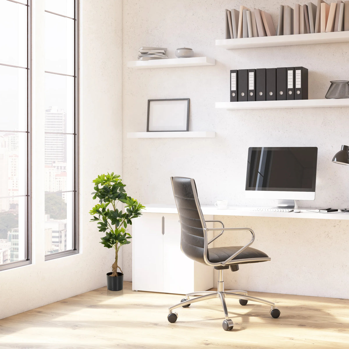 Pianta artificiale SCHEFFLERA verde in un vaso nero accanto a una scrivania di hjh OFFICE