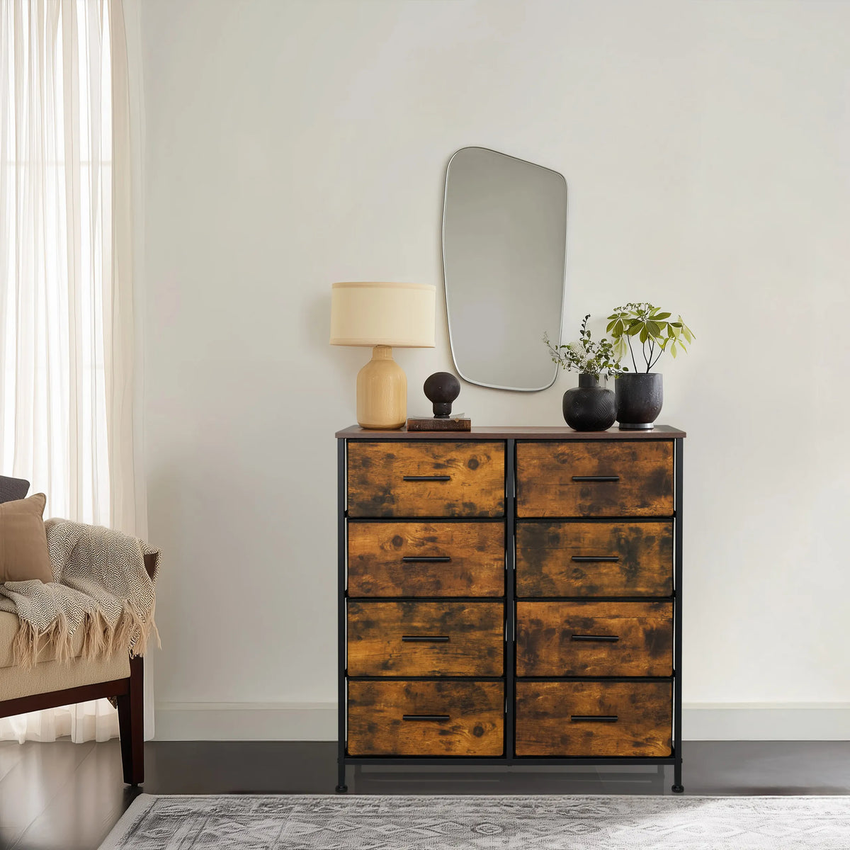 Cassettiera RAGALA LIGHT in rovere affumicato con otto cassetti e struttura in metallo nero di hjh LIVING