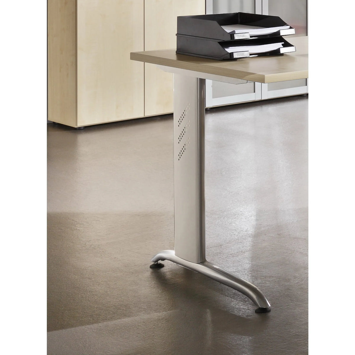 Struttura tavolo argentata con base a Y della scrivania BELA 2E S di hjh OFFICE PRO