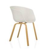 Sedia a conchiglia bianca OSLO W con quattro gambe in legno chiaro di hjh LIVING – vista a 360° (vista frontale a tre quarti 60°)