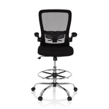 Sedia da banco VENDO WORK nera con schienale in rete, poggiapiedi e base a cinque ruote di hjh OFFICE – vista a 360° (vista frontale 0°)