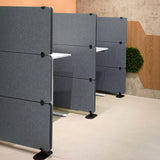 Pareti divisorie grigie FLEXMIUT EXTEND con supporti e piedini regolabili neri di hjh OFFICE