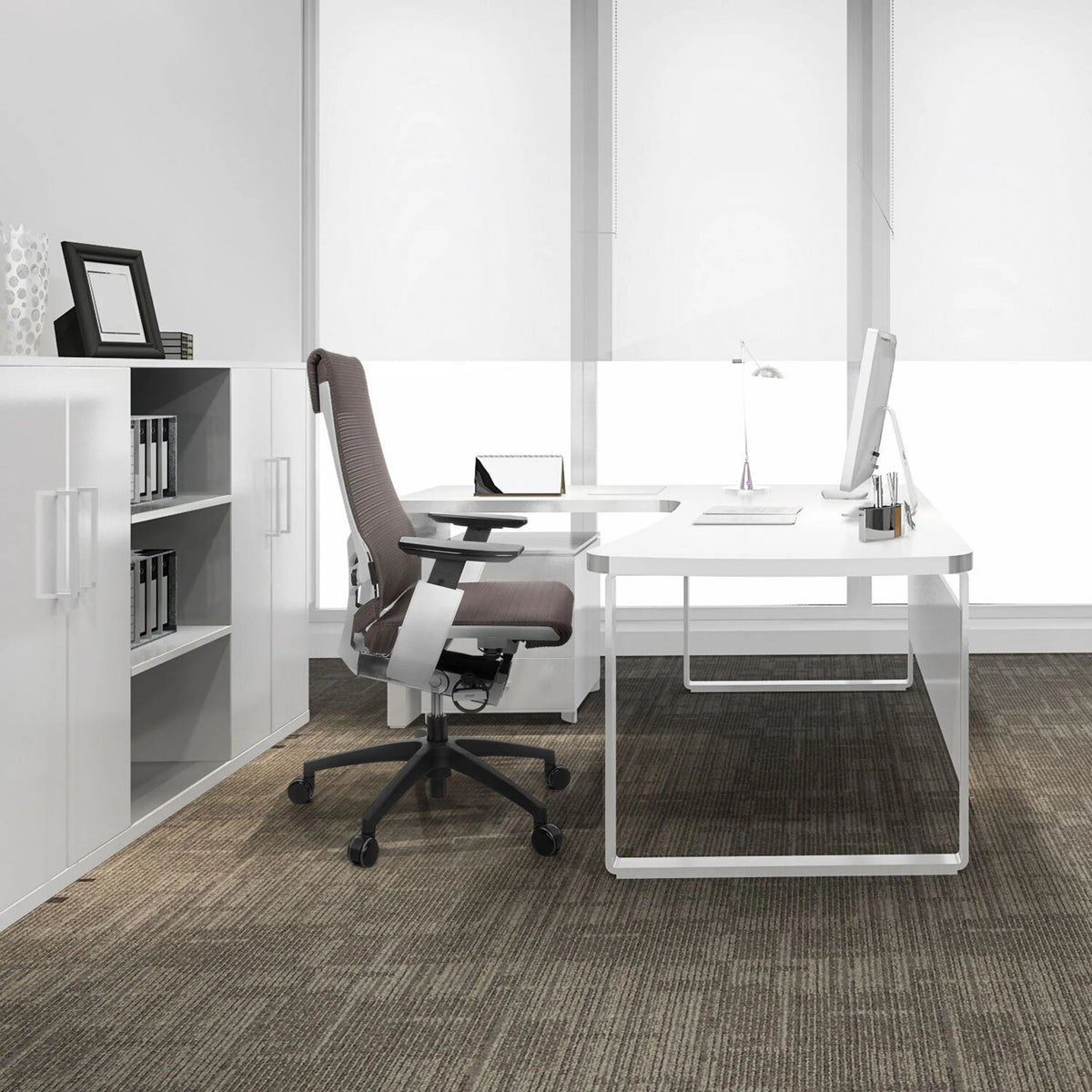 Sedia da ufficio professionale GENIDIA SMART WHITE con rete grigia e struttura bianca di hjh OFFICE
