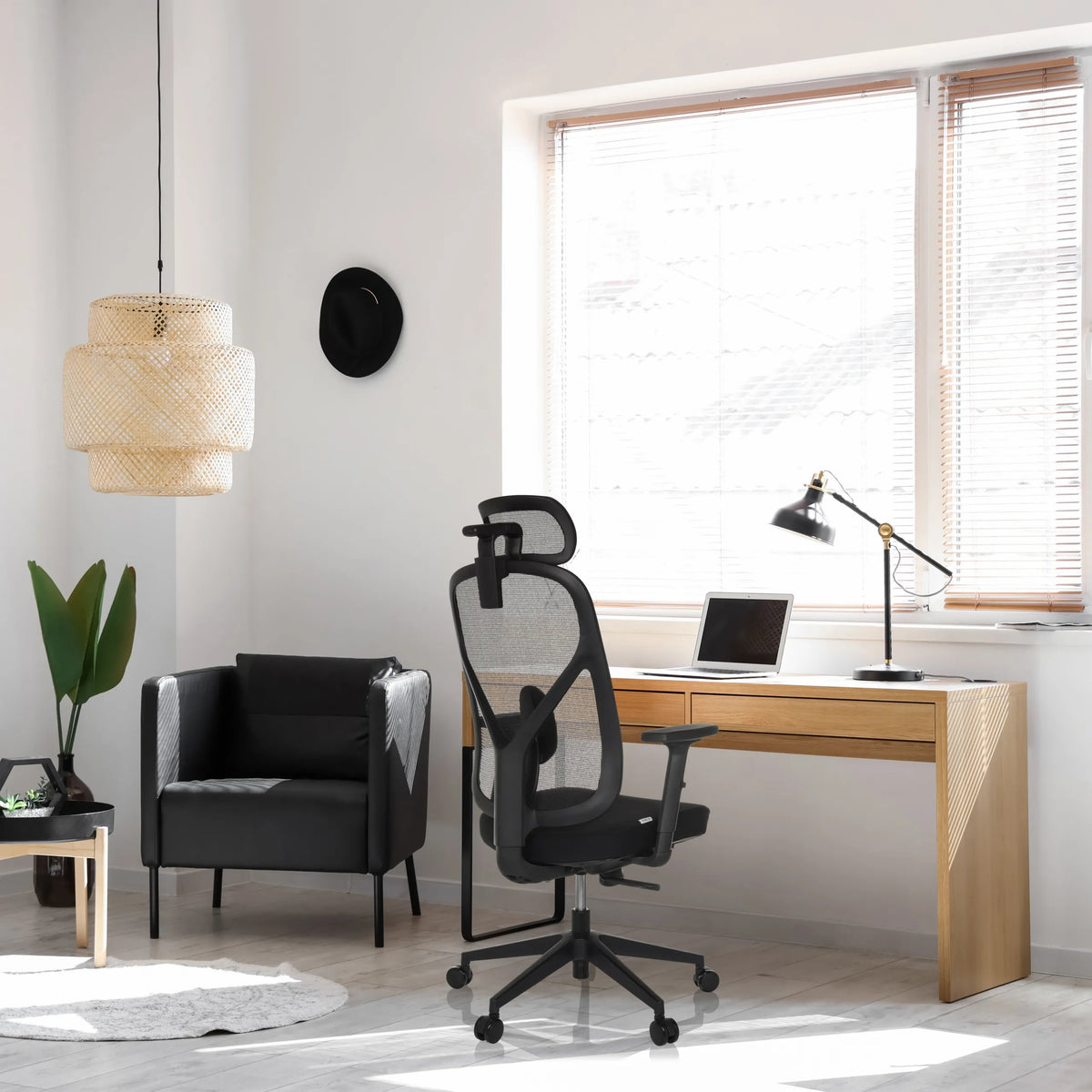 Sedia da ufficio professionale RALOO ECO nera con schienale in rete e poggiatesta di hjh OFFICE