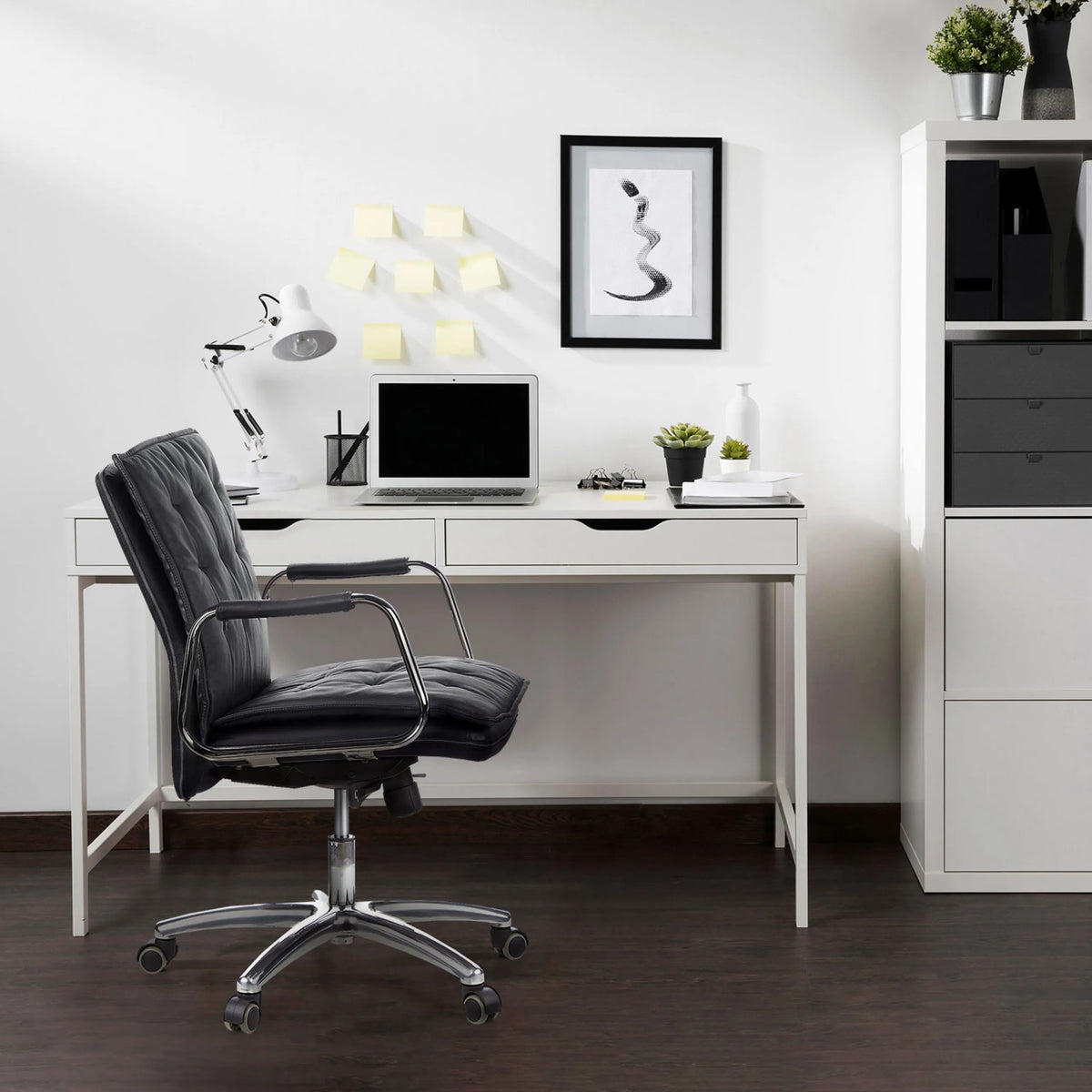 Poltrona professionale VILLA 10 in nero con imbottitura trapuntata e base cromata di hjh OFFICE