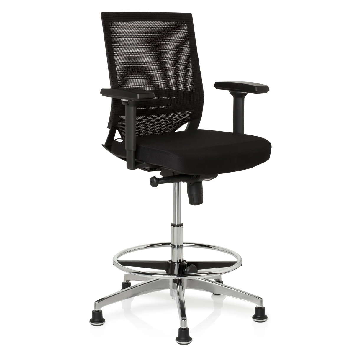 Sedia da banco TOP WORK 77 nera con schienale in rete, poggiapiedi e cinque piedini di hjh OFFICE – vista a 360° (vista frontale a tre quarti 40°)