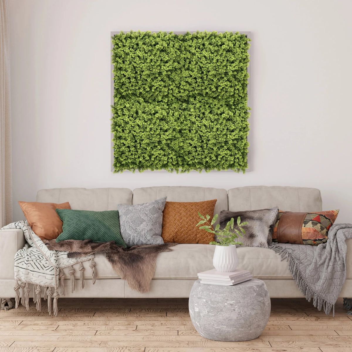 Pannello vegetale verde LEAFLUXE 3 come quadro quadrato sopra un divano di hjh LIVING
