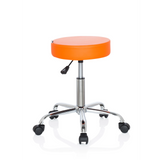 Sgabello girevole arancione OPERATOR II con pistone a gas e base a cinque ruote di hjh OFFICE – vista a 360° (vista frontale a tre quarti 40°)