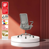 Sedia da ufficio high-end VERVIO grigia con schienale in rete su un piedistallo bianco su sfondo rosso di hjh OFFICE