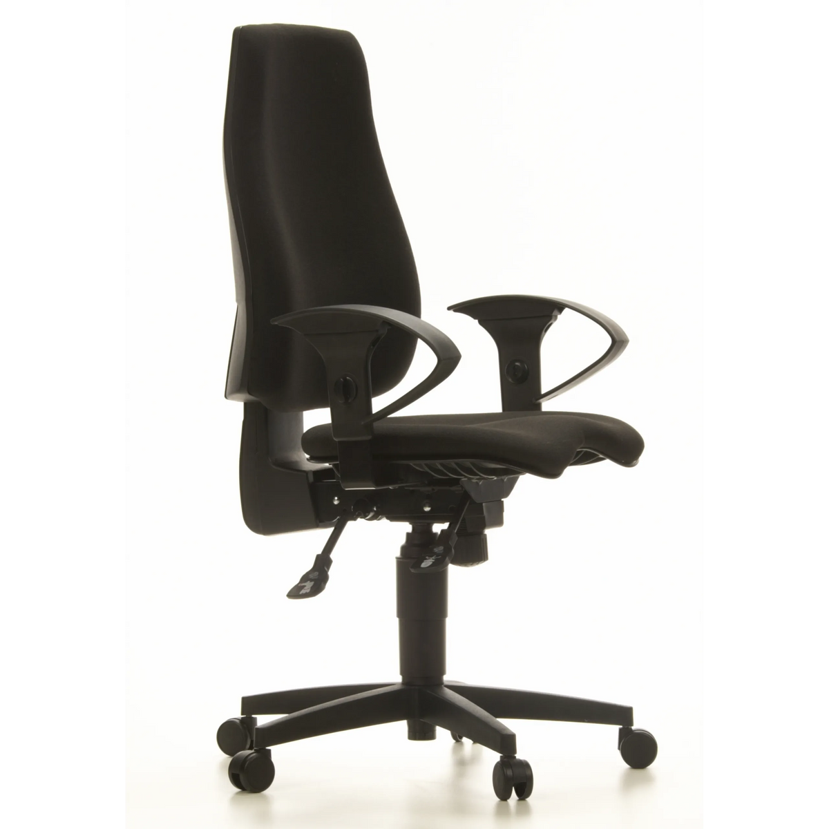 Sedia da ufficio professionale SYDNEY PRO nera con braccioli e base a cinque ruote di Topstar – vista a 360° (vista frontale a tre quarti 60°)