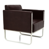 Poltrona imbottita marrone ARUBA con struttura in metallo bianca di hjh OFFICE – vista a 360° (vista frontale a tre quarti 60°)