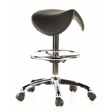 Sgabello a sella TOP WORK 13 nero con poggiapiedi e base a cinque ruote di hjh OFFICE – vista a 360° (vista frontale a tre quarti 40°)