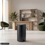 Cestino nero CLEAN STEP 2 con capacità di 30 l e pedale di hjh OFFICE (immagine generata dall’IA)