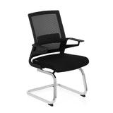 Sedia a sbalzo INVENTOR V nera con schienale in rete, braccioli e base a slitta di hjh OFFICE – vista a 360° (vista frontale a tre quarti 40°)