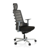 High-end Sedia da ufficio SKARIF nero-grigia con schienale in rete e base a cinque ruote di hjh OFFICE – vista a 360° (vista frontale a tre quarti 60°)