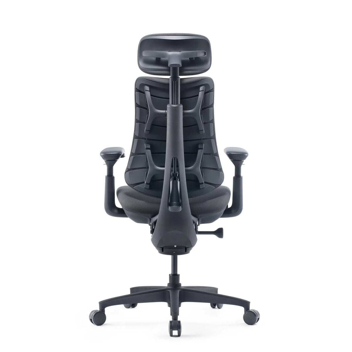 Vista posteriore della high-end sedia da ufficio LiberNovo Omni Gen in grigio scuro con poggiatesta e base a stella di Libernovo