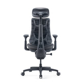 Vista posteriore della high-end sedia da ufficio LiberNovo Omni Gen in grigio scuro con poggiatesta e base a stella di Libernovo