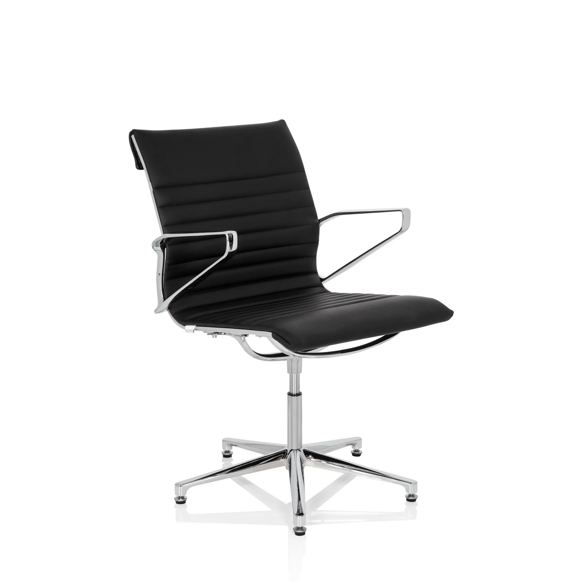 Sedia visitatore nera PARIBA V IV con imbottitura trapuntata e base a cinque ruote di hjh OFFICE – vista a 360° (vista frontale a tre quarti 40°)