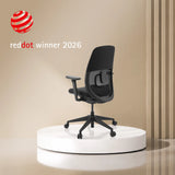 Sedia da ufficio professionale Skandis nera senza poggiatesta su un podio bianco di hjh OFFICE