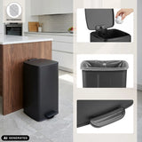 Cestino Clean Step 4 nero con pedale, secchiello interno e protezione anti-impronte di hjh OFFICE (immagine generata dall’IA)